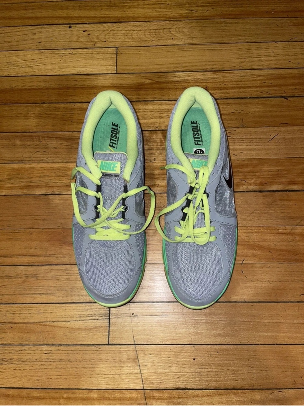 Nike EUC Men’s Gray and Neon Yellow Running Sneakers